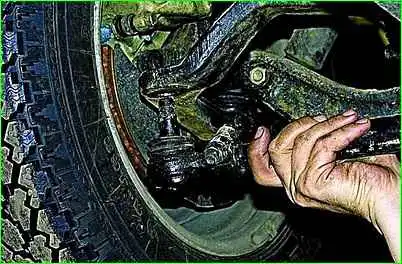 Austausch der Lenkstangen und Gelenke GAZ-2705