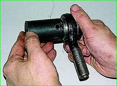 Ersatz der Lenkstangen und Gelenke GAZ-2705