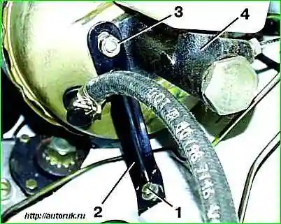 Снятие главного тормозного цилиндра