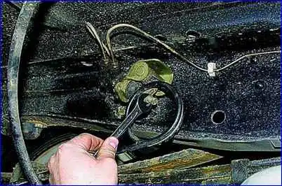 Adjusting the knob