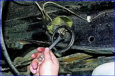 Adjusting the knob
