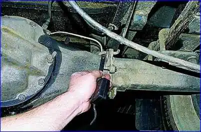 Adjusting the knob