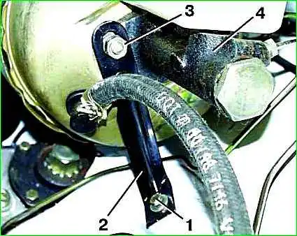 Снятие и разборка главного тормозного цилиндра