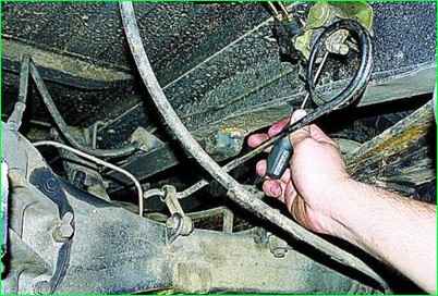Replacing the brake fluid and bleeding of the brake system of the GAZ-2705