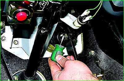 Replacing the vacuum brake booster