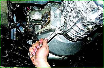 Getriebe GAZ-2705 aus- und einbauen