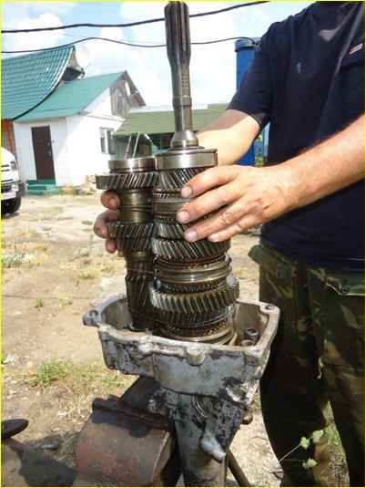 Demontage und Montage des GAZ-3110-Getriebes