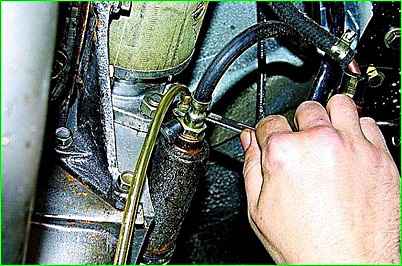 Как прокачать и заменить жидкость гидропривода сцепления ГАЗ-2705