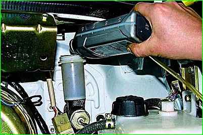 So pumpen und ersetzen Sie die hydraulische Kupplungsflüssigkeit des GAZ-2705