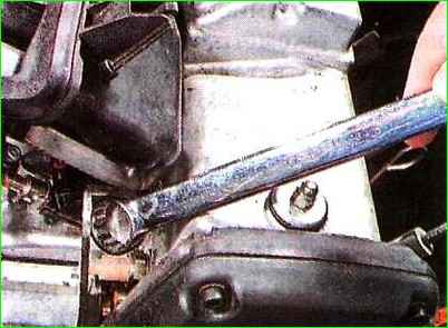 Checking the oil pressure in the Lada Granta engine