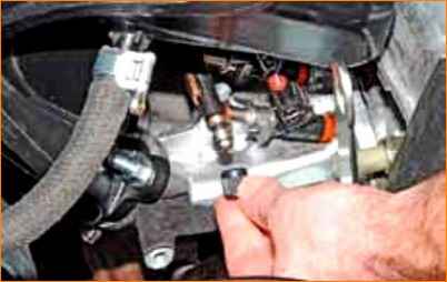 Checking Lada Granta fuel pressure