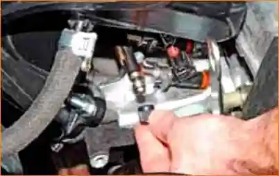 Checking Lada Granta fuel pressure