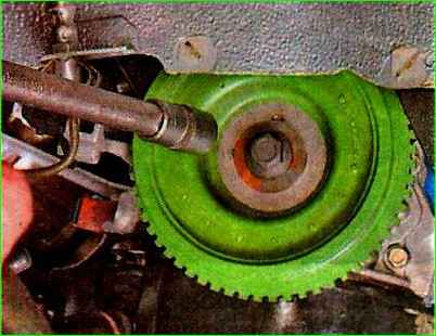 Replacing a timing belt with automatic tensioner