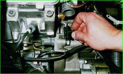 Replacing the timing belt with tension roller