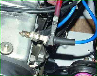 Checking spark plugs and ignition wires