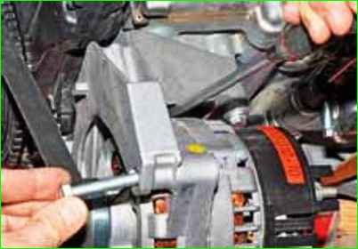 Replacing the generator belt Lada Granta