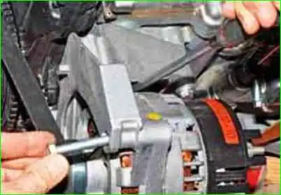 Reemplazo de la correa del generador Lada Granta