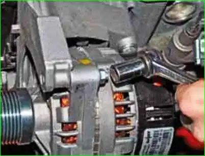 Reemplazo de la correa del generador Lada Granta
