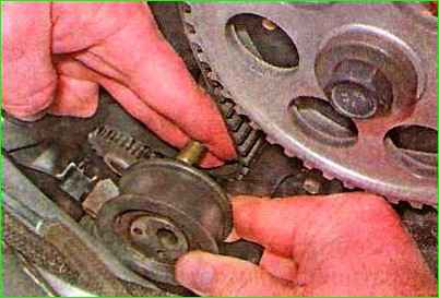 How to replace the timing tension pulley Lada Granta