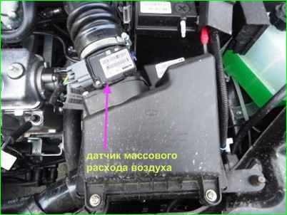 Removing and installing the mass air flow sensor