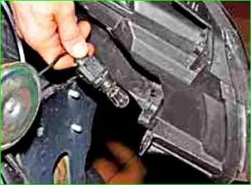 Replacing high and low beam lamps