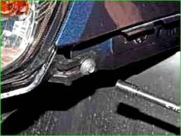 Replacing the headlight block