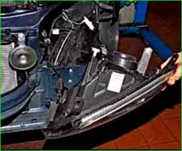 Replacing the headlight block
