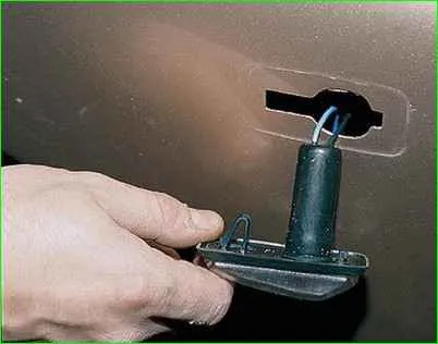 Replacing the turn signal and lamp replacement