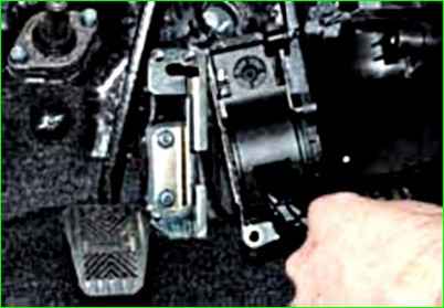 How to check and replace the gas pedal of the Lada Granta