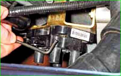 Checking and replacing the ignition coil of a Lada Granta