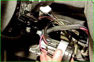 Replacing the ignition switch