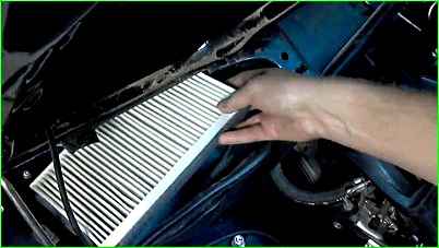 Replacing the interior ventilation filter of Lada Granta