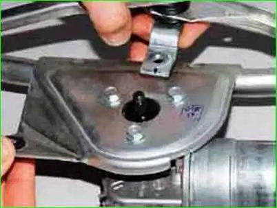 Anleitung Scheibenwischer und -wascher reparieren So reparieren Sie einen Scheibenwischer und -wascher