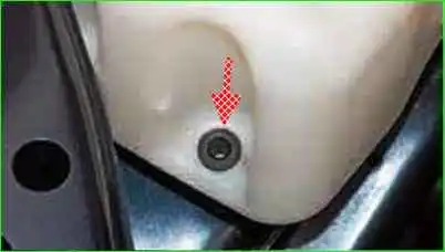 Entfernen der Pumpe und Scheibenwaschbehälter Entfernen der Pumpe und des Scheibenwaschbehälters