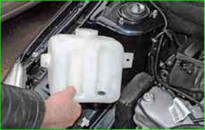 Removing the pump and windshield washer reservoir