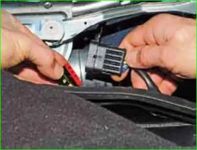 Anleitung Scheibenwischer und -wascher reparieren So reparieren Sie einen Scheibenwischer und -wascher