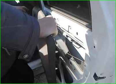 Removing rear door trim of Lada Granta