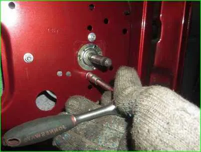 Entfernen des Fensterhebermechanismus der hinteren Tür