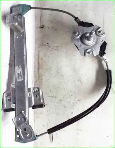 Entfernen des Fensterhebermechanismus der hinteren Tür