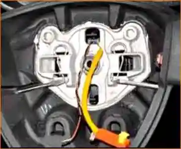 Снятие и установка руля на Лада Гранта