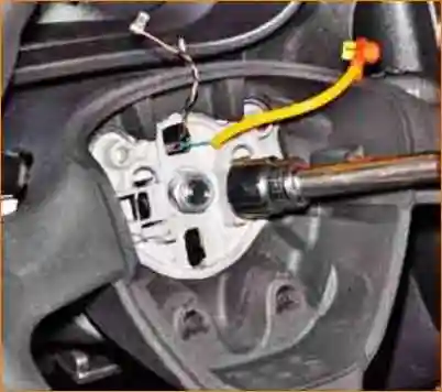 Снятие и установка руля на Лада Гранта