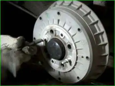 Removing the rear wheel rotor