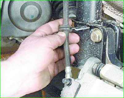 Replacing the front wheel brake hose