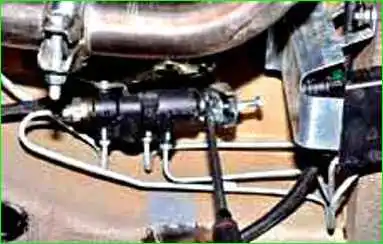 Bleeding the hydraulic brake drive Bleeding the hydraulic brake drive