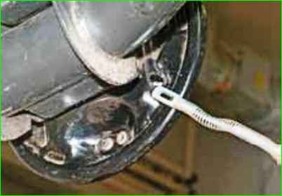 Replacing parking brake cables
