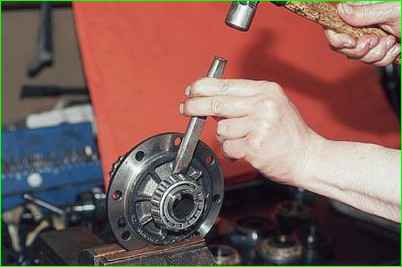 Disassembling the differential