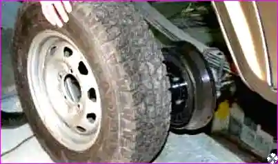 Установка запасного колеса на ступицу