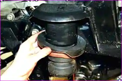 Извлечение сжатой пружины вместе со стяжками