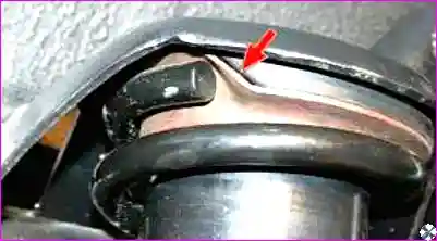 Новый буфер сжатия передней подвески перед установкой