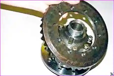 Цапфа коробки дифференциала после снятия подшипников